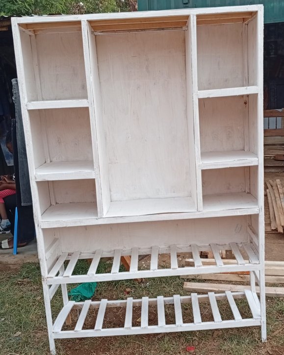 Wardrobe  with shoe rack 