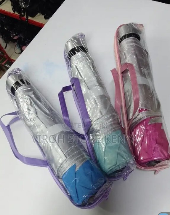 Foldable pocket umbrella