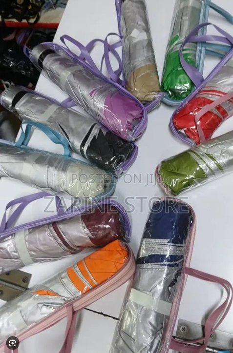 Foldable pocket umbrella